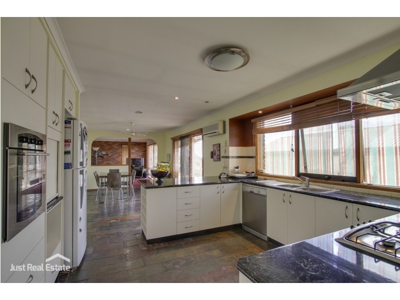 15 Poorinda Rise, Narre Warren VIC 3805