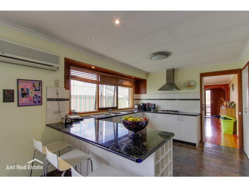 15 Poorinda Rise, Narre Warren VIC 3805