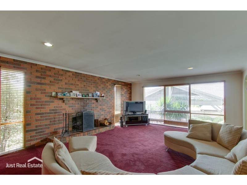 15 Poorinda Rise, Narre Warren VIC 3805