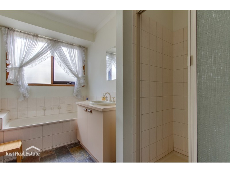 15 Poorinda Rise, Narre Warren VIC 3805