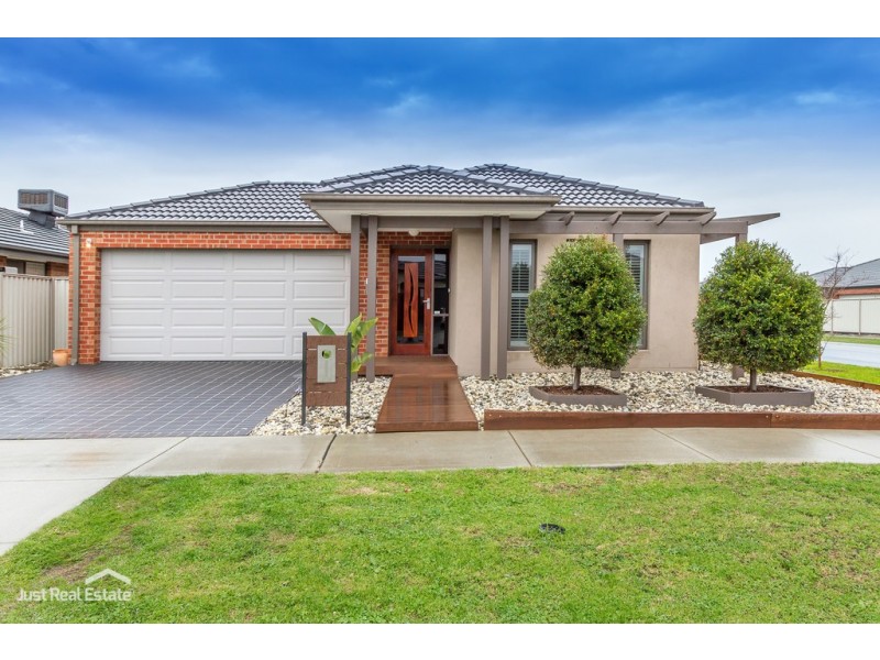 13 Victory Drive, Pakenham VIC 3810