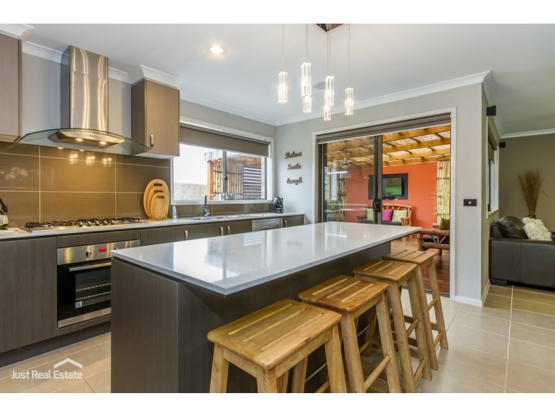 13 Victory Drive, Pakenham VIC 3810