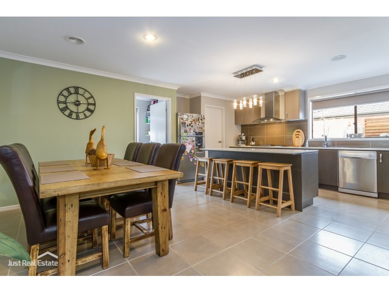 13 Victory Drive, Pakenham VIC 3810