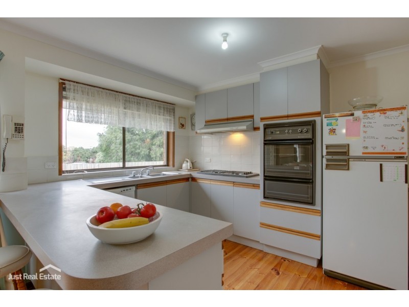 4 Foulds Court, Berwick VIC 3806