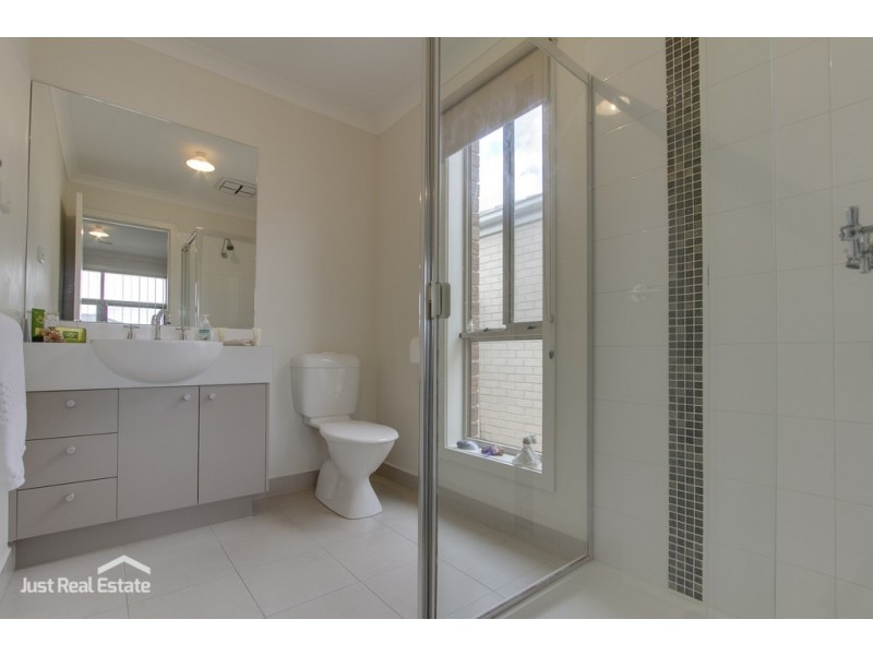 20 Victory Drive, Pakenham VIC 3810