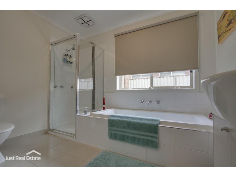 20 Victory Drive, Pakenham VIC 3810