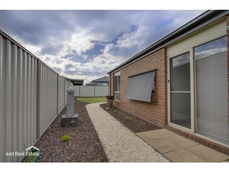 20 Victory Drive, Pakenham VIC 3810