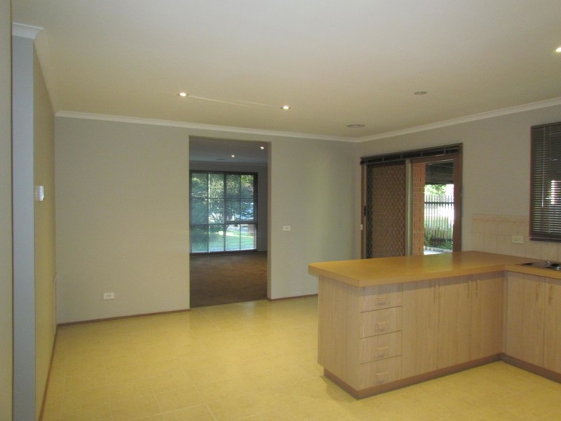 16 Harwood Court, Berwick VIC 3806