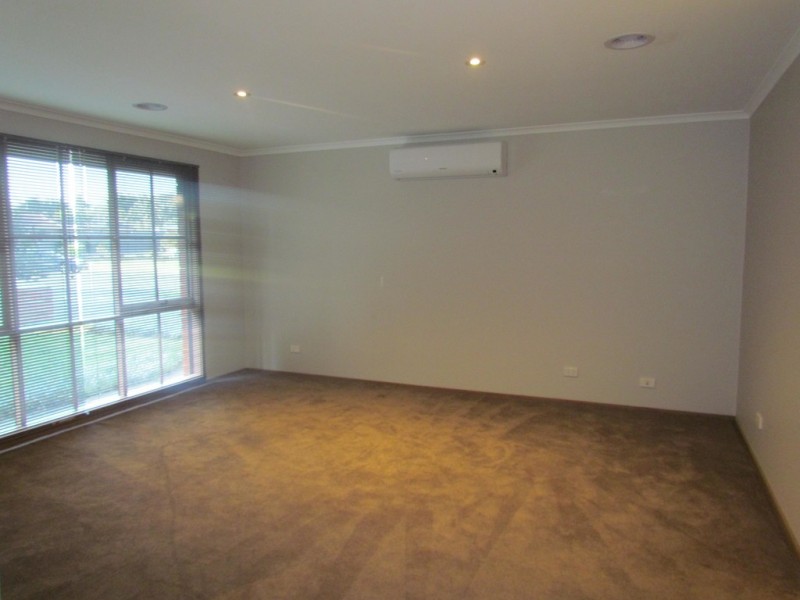 16 Harwood Court, Berwick VIC 3806