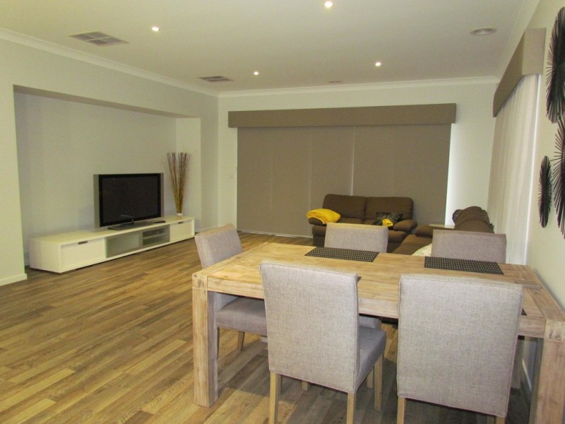 5 Ramsay Close, Pakenham VIC 3810