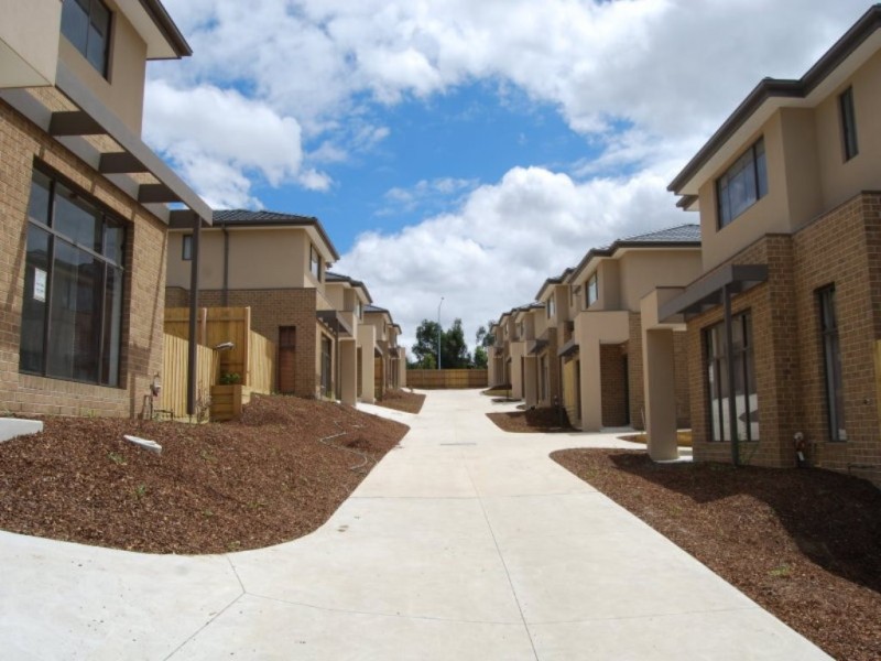 2/10-12 Innes Court, Berwick VIC 3806