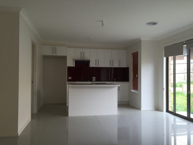 2/10-12 Innes Court, Berwick VIC 3806