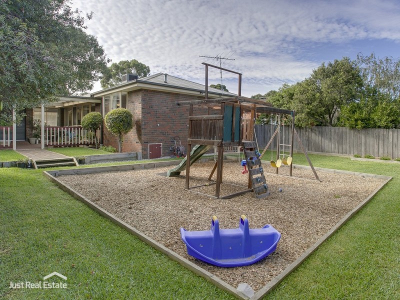 35 Coowarra Way, Berwick VIC 3806