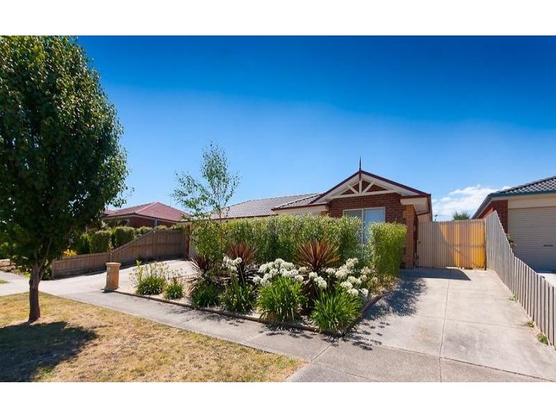 27 Hartsmere Drive, Berwick VIC 3806