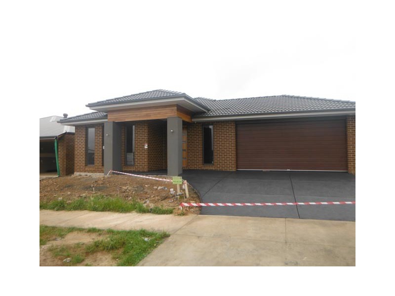 11 Cuttler Street, Pakenham VIC 3810