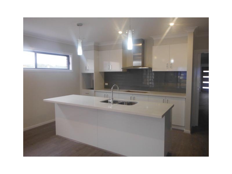 11 Cuttler Street, Pakenham VIC 3810