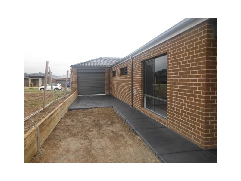 11 Cuttler Street, Pakenham VIC 3810