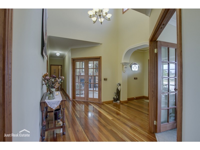 50 Parish Road, Iona VIC 3815