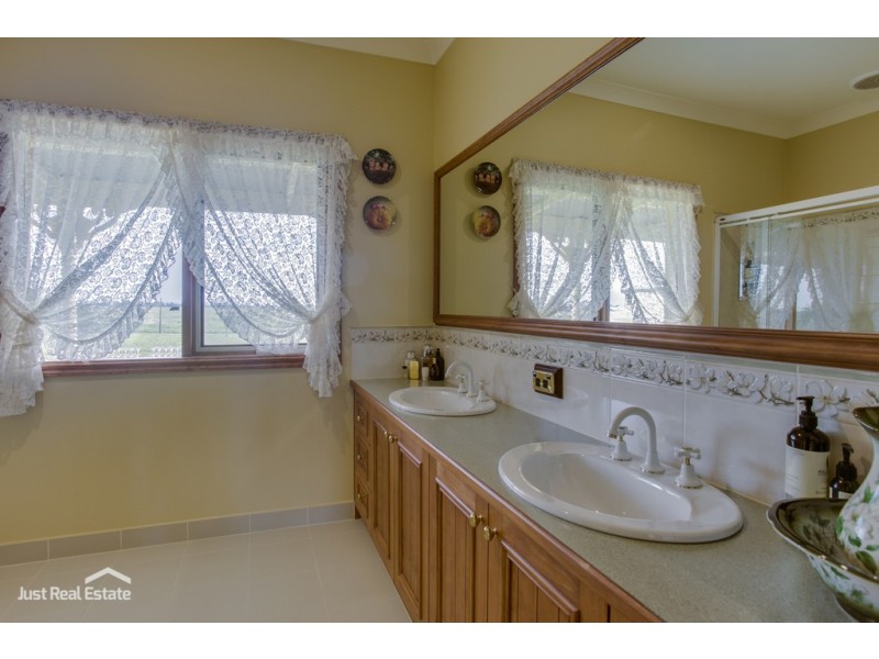 50 Parish Road, Iona VIC 3815