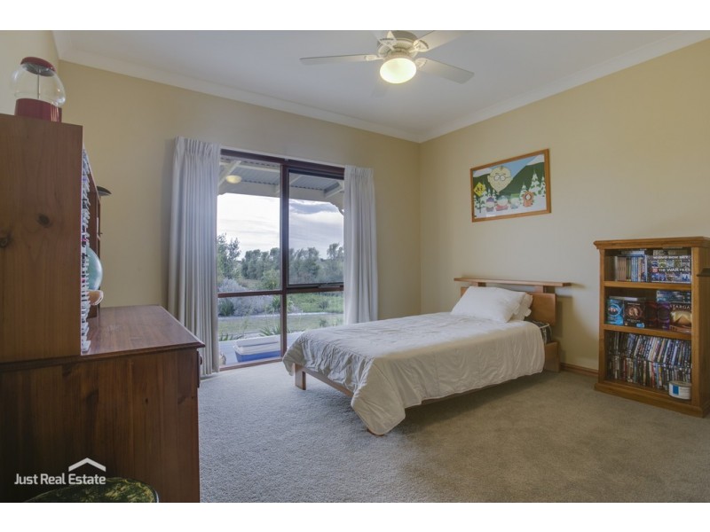 50 Parish Road, Iona VIC 3815