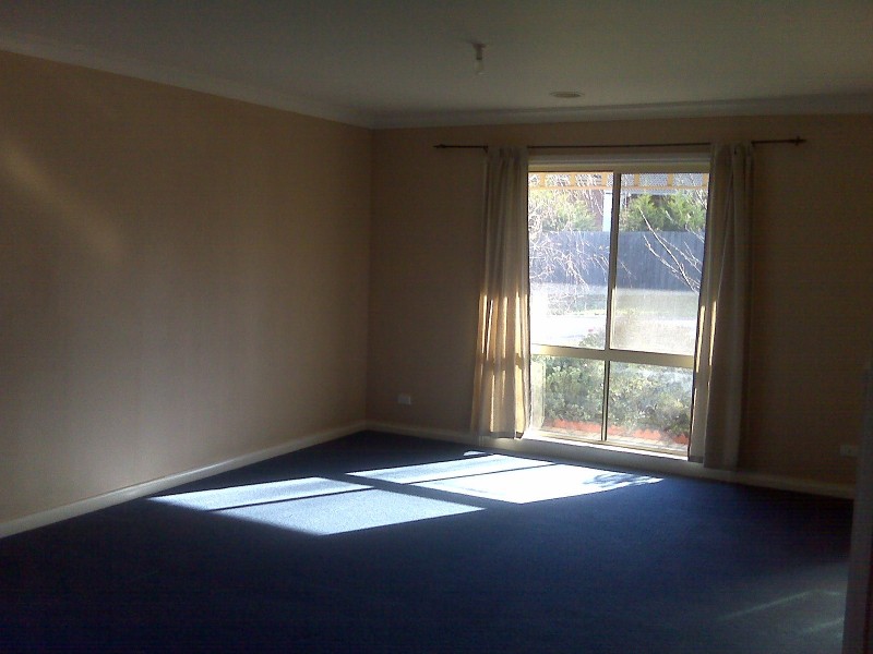 10 McCubbin Way, Berwick VIC 3806