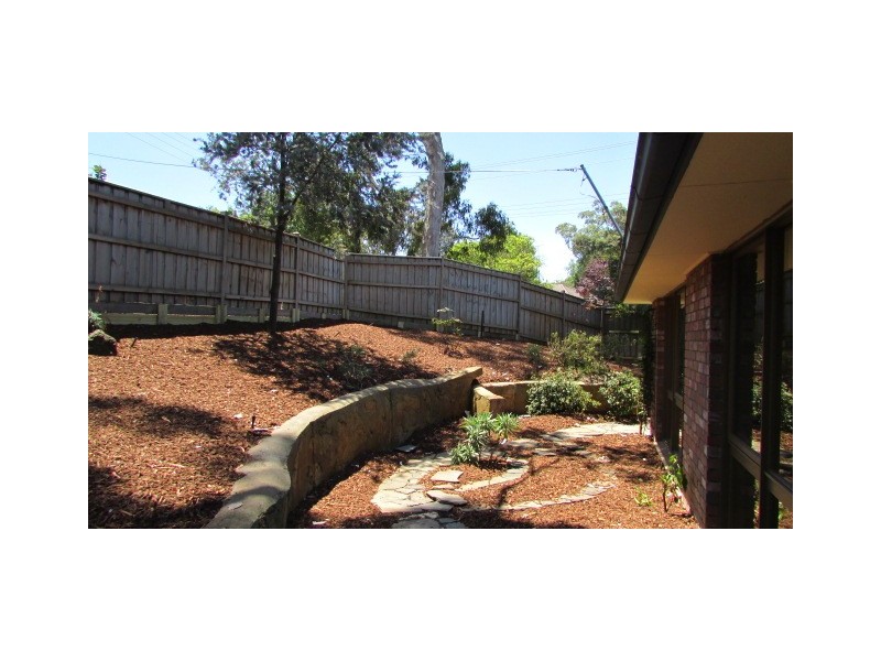 1 Queens Court, Berwick VIC 3806