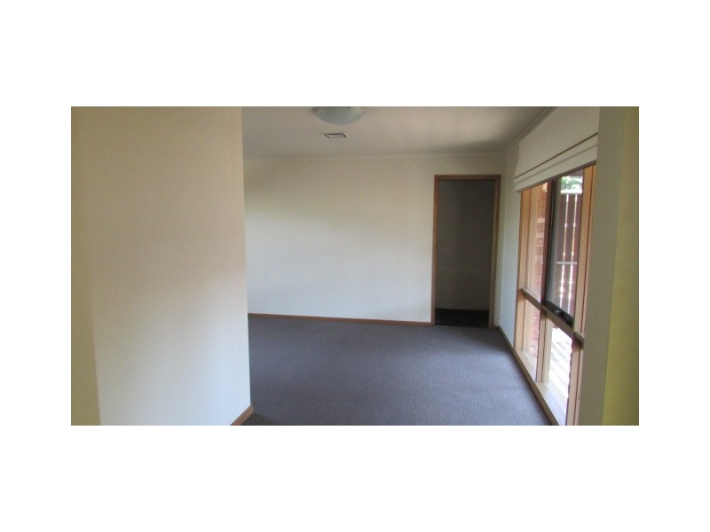 1 Queens Court, Berwick VIC 3806