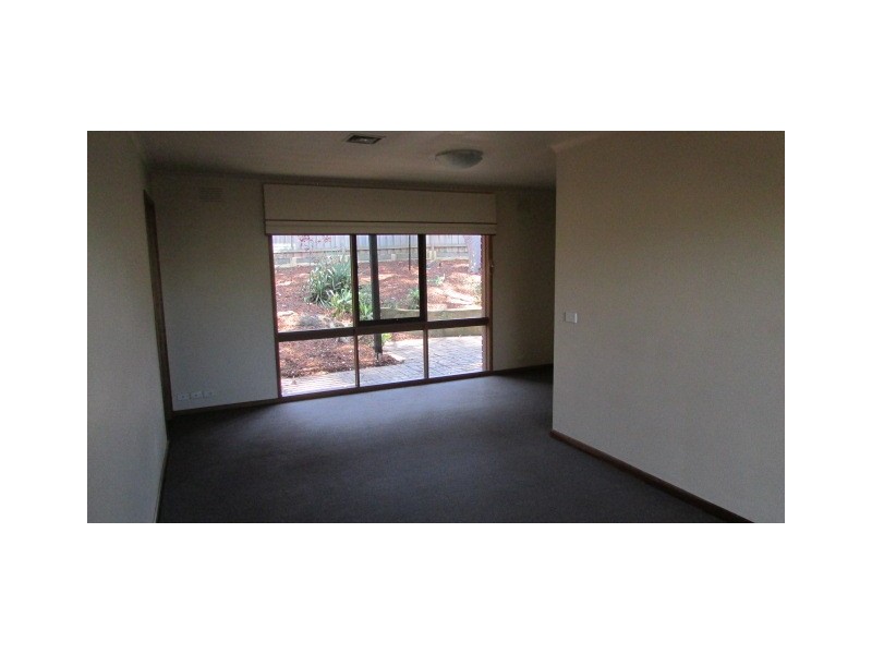 1 Queens Court, Berwick VIC 3806