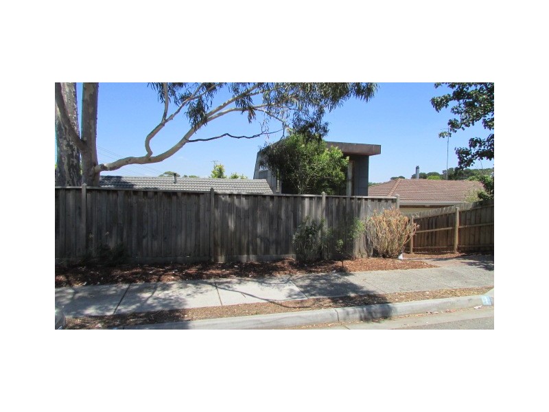 1 Queens Court, Berwick VIC 3806