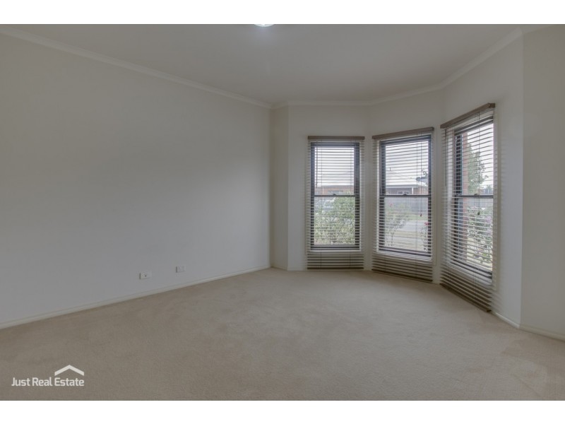 4 Banjo Paterson Drive, Pakenham VIC 3810