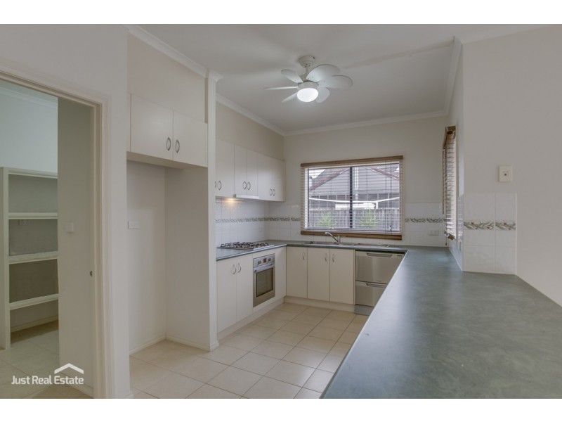 4 Banjo Paterson Drive, Pakenham VIC 3810