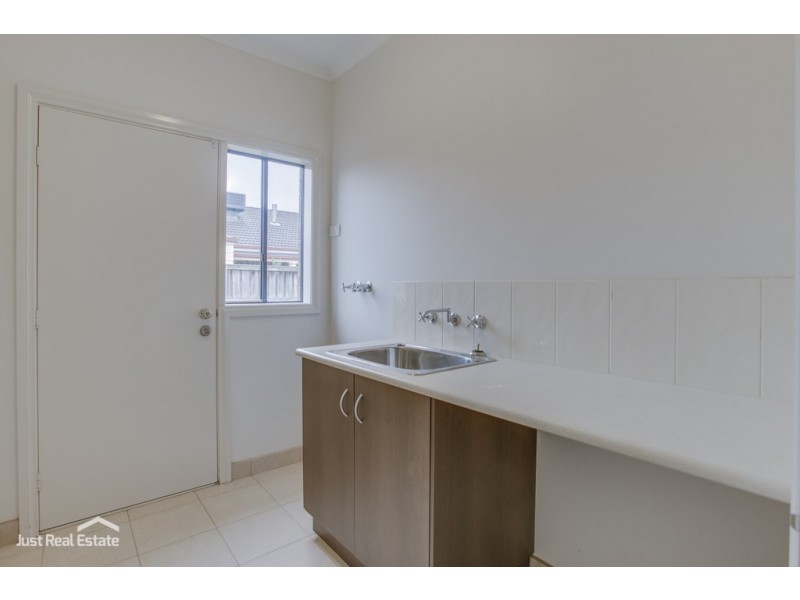 4 Banjo Paterson Drive, Pakenham VIC 3810