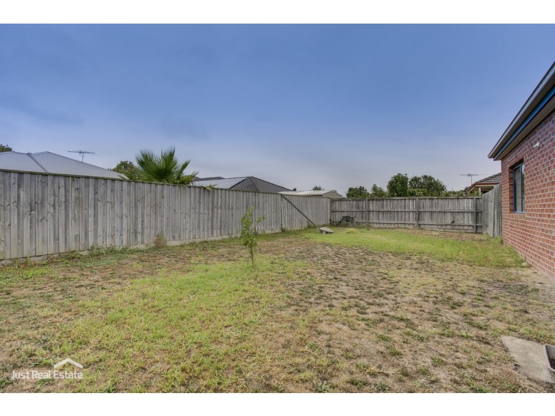 4 Banjo Paterson Drive, Pakenham VIC 3810