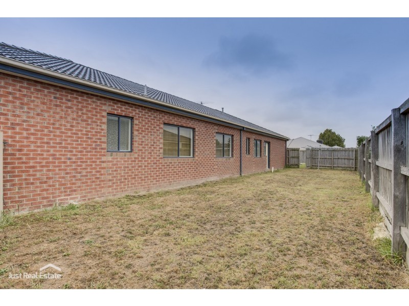 4 Banjo Paterson Drive, Pakenham VIC 3810