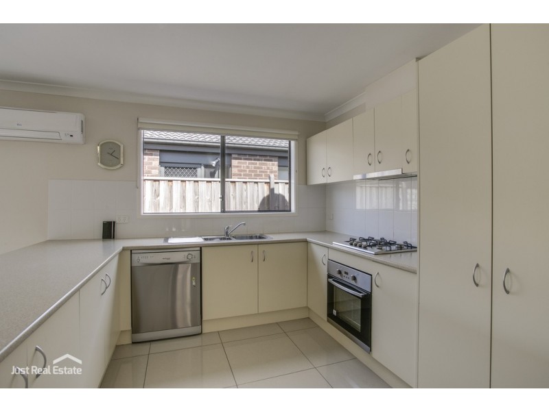 94 William Thwaites Boulevard, Cranbourne North VIC 3977