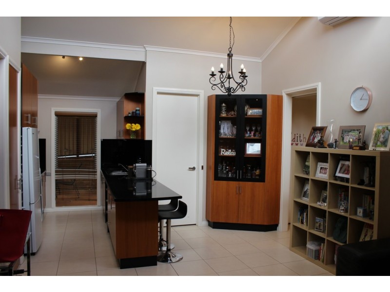 18 Oxley Way, Endeavour Hills VIC 3802