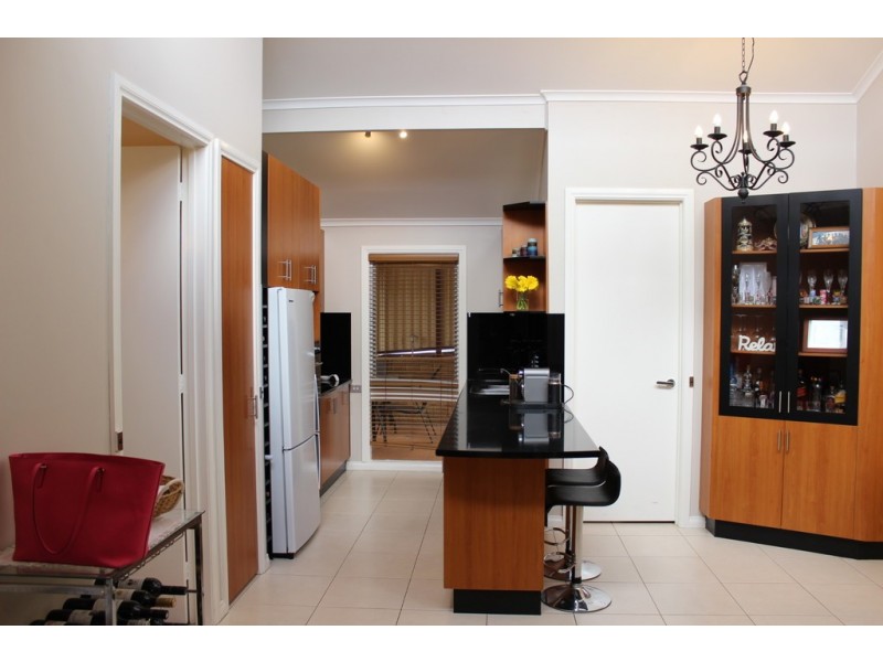 18 Oxley Way, Endeavour Hills VIC 3802