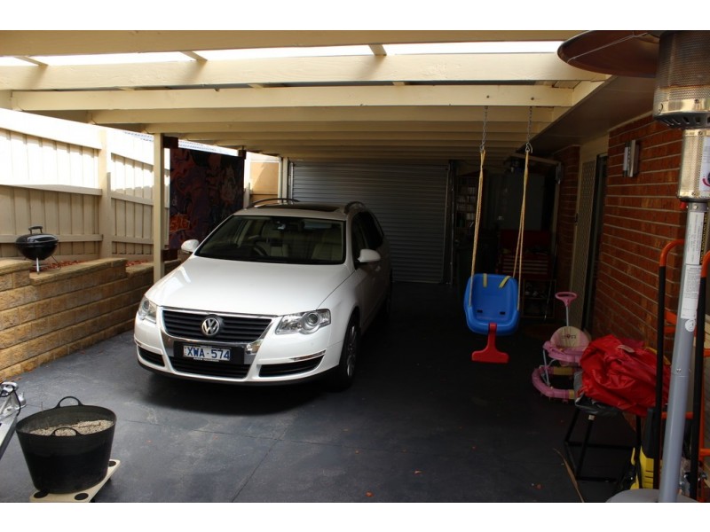 18 Oxley Way, Endeavour Hills VIC 3802