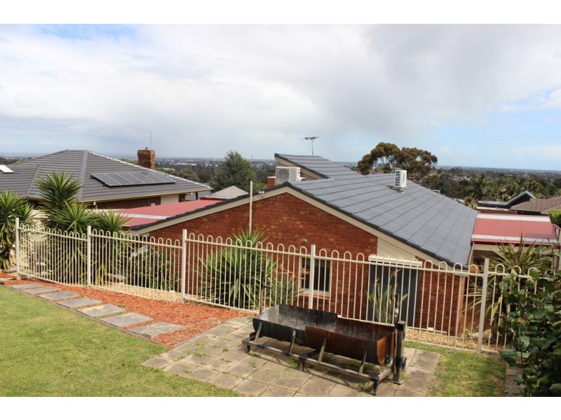 18 Oxley Way, Endeavour Hills VIC 3802