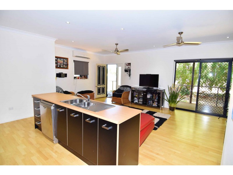4 WATER STREET, Richmond Hill QLD 4820