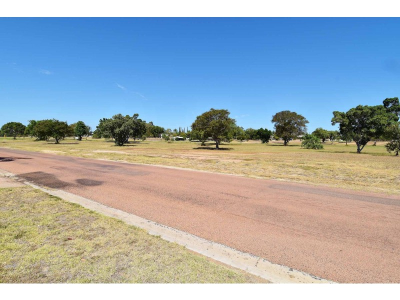 4 WATER STREET, Richmond Hill QLD 4820