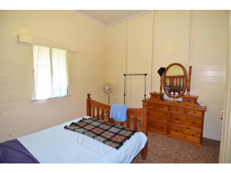 43 YORK STREET, Queenton QLD 4820