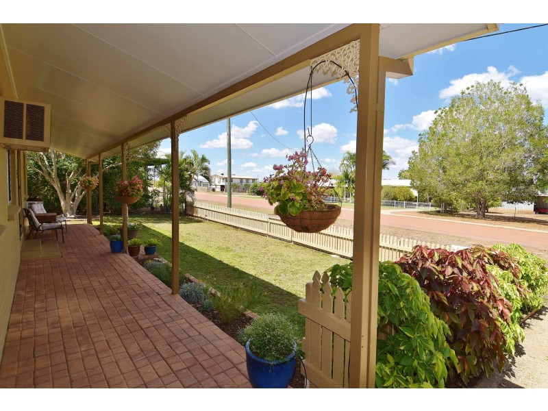 8 MORRIS STREET, Toll QLD 4820