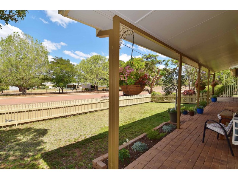 8 MORRIS STREET, Toll QLD 4820