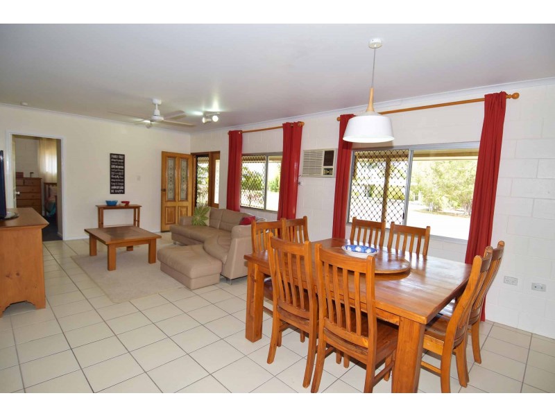 8 MORRIS STREET, Toll QLD 4820
