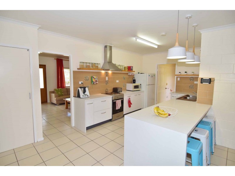 8 MORRIS STREET, Toll QLD 4820