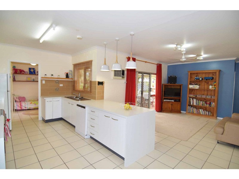 8 MORRIS STREET, Toll QLD 4820