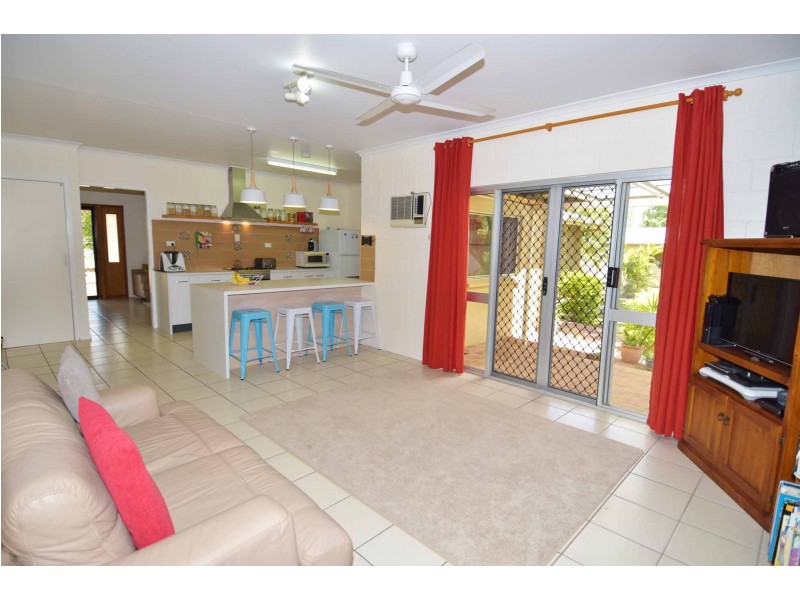 8 MORRIS STREET, Toll QLD 4820