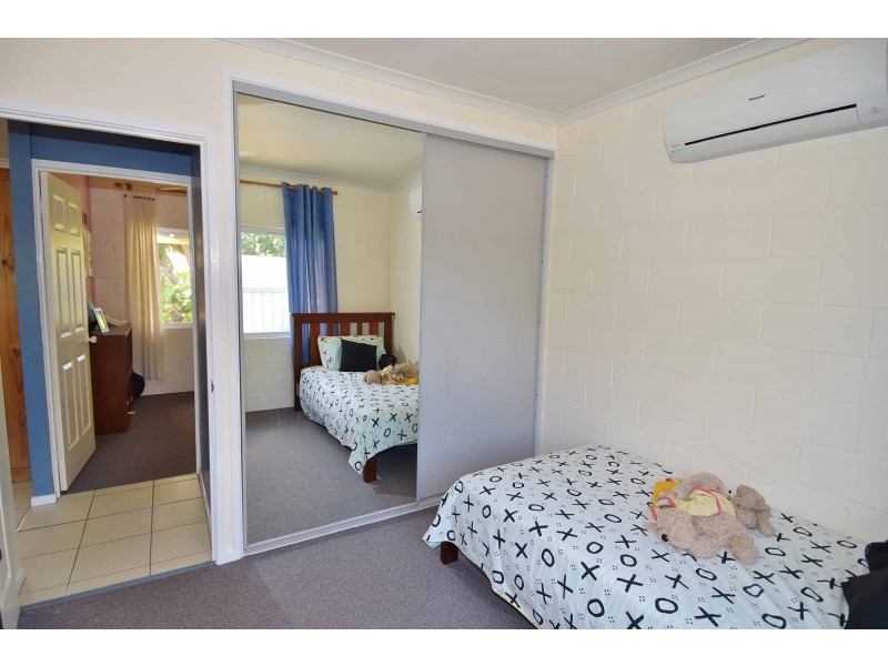 8 MORRIS STREET, Toll QLD 4820