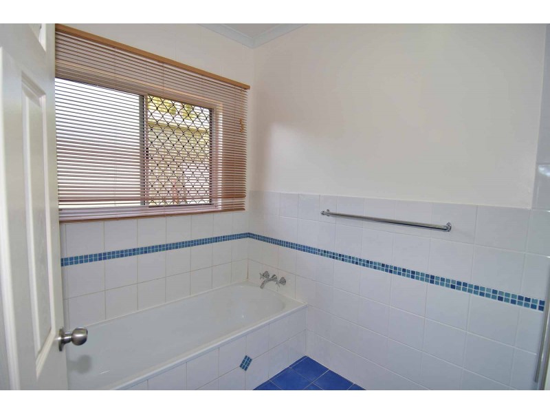 8 MORRIS STREET, Toll QLD 4820